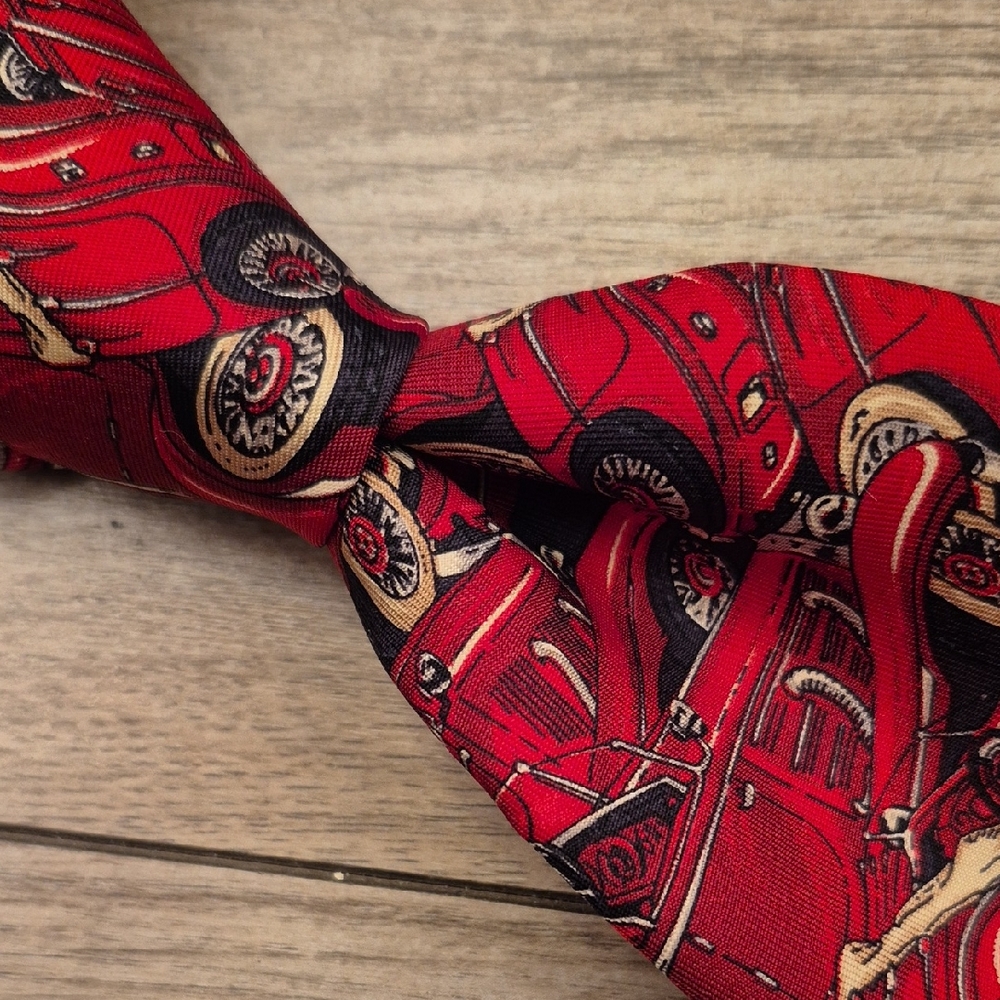 ROBERT TALBOTT Red Vintage Classic Cars Pattern Hand Sewn Mens‎ Silk Tie VTG
